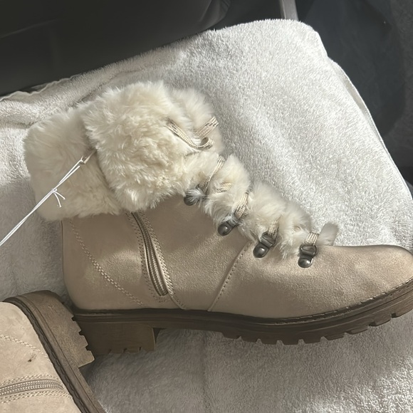 NWT Universal Thread Faux Fur Suede Short Boots Size 12 - Picture 10 of 11